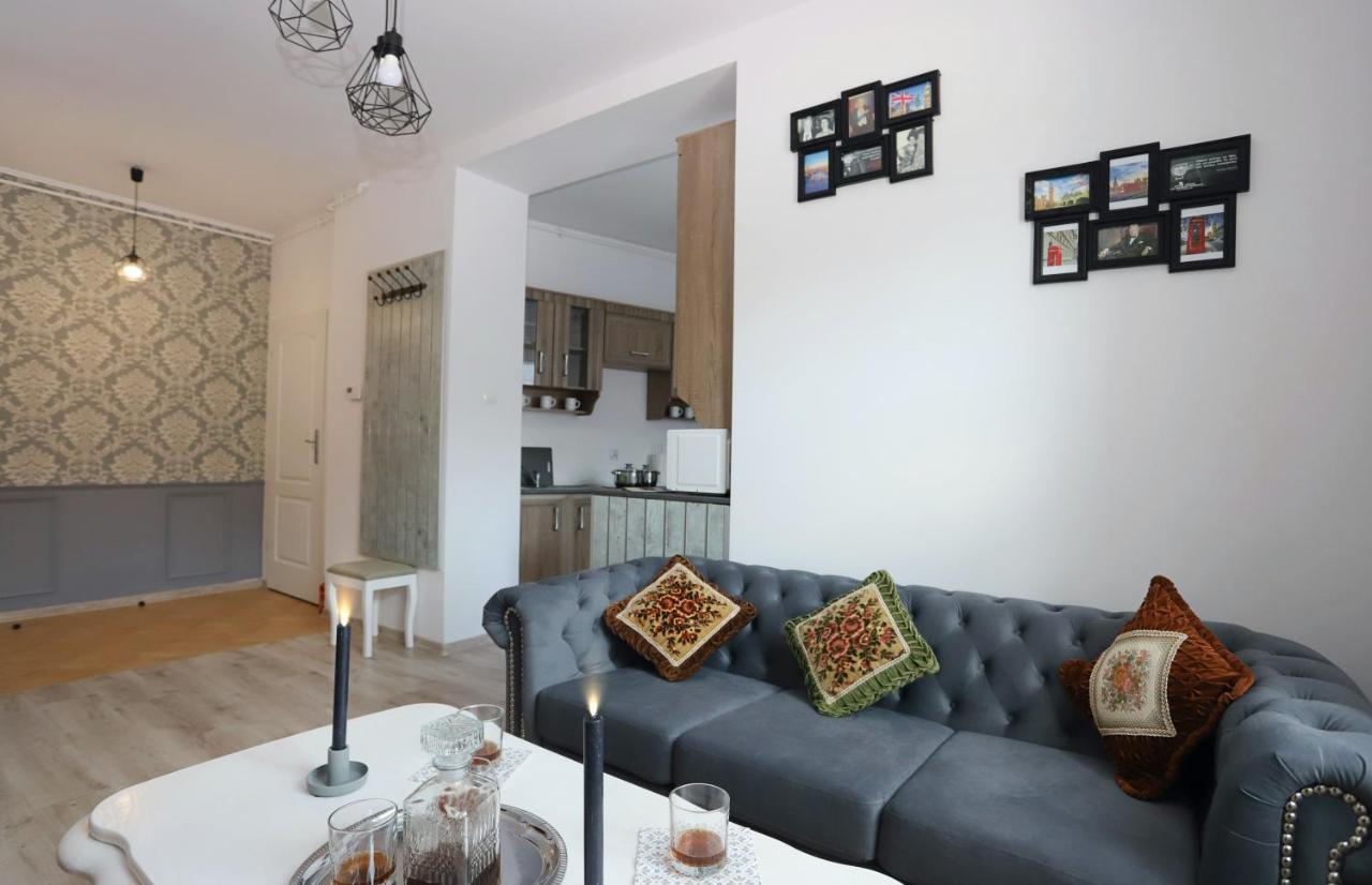 Winston Apartment *